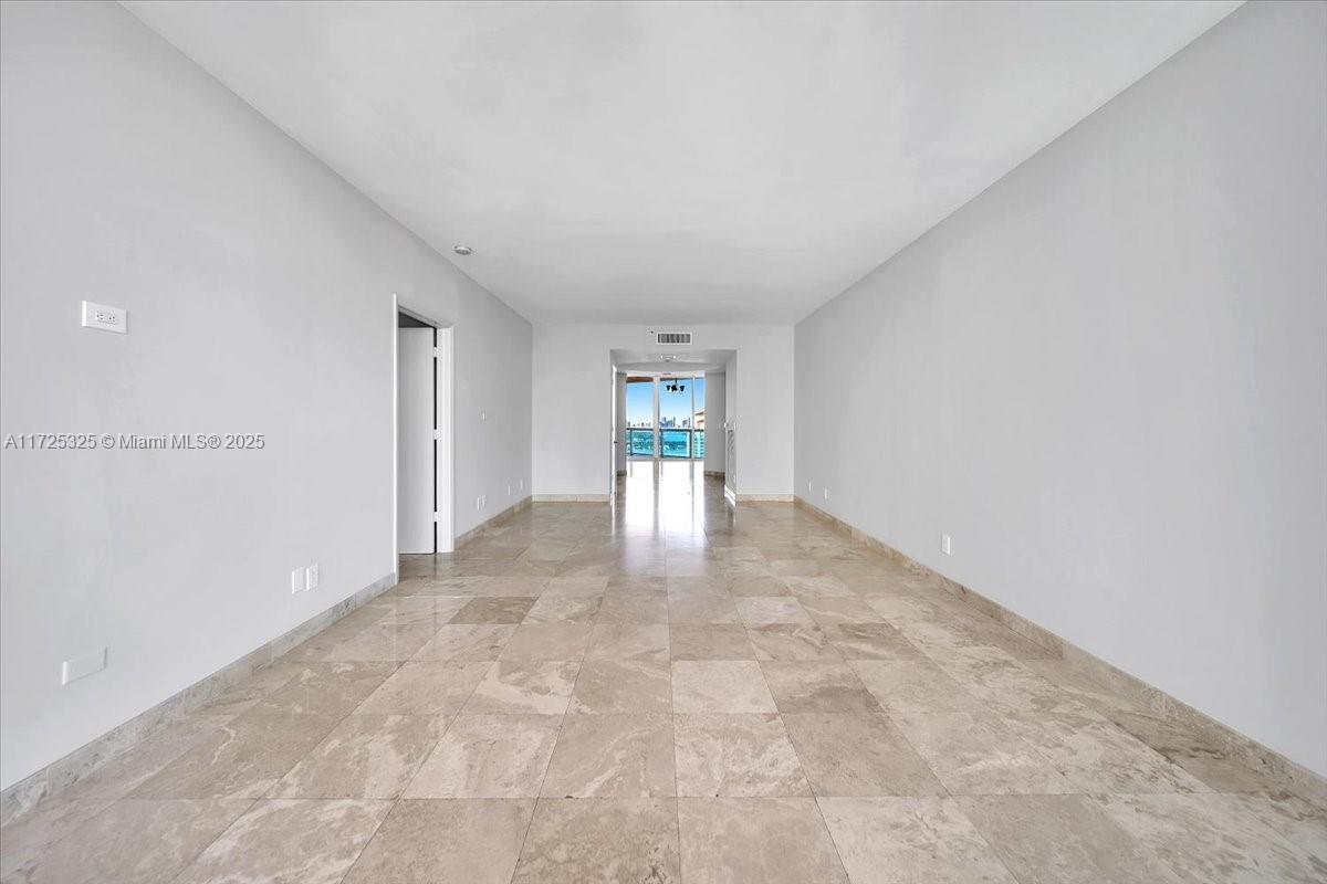 300 S Pointe Dr #3206, Miami Beach FL 33139