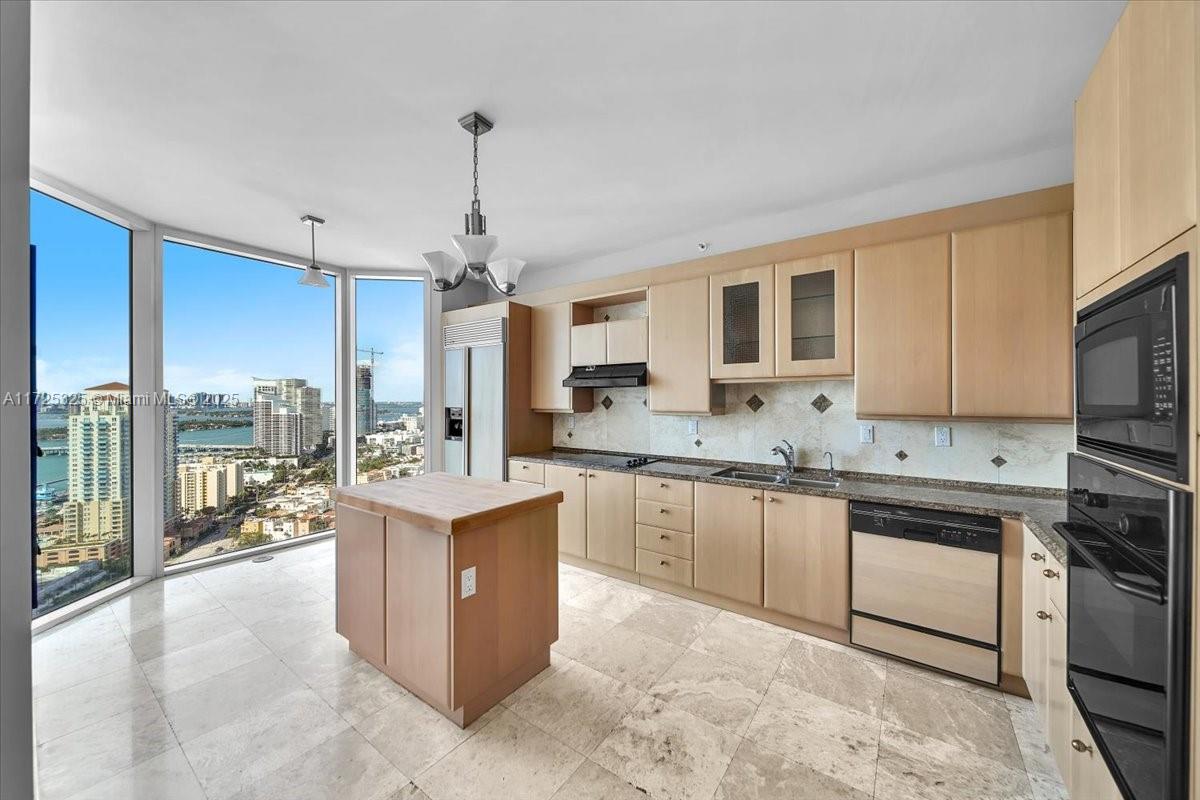 300 S Pointe Dr #3206, Miami Beach FL 33139