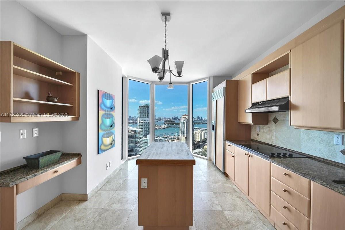 300 S Pointe Dr #3206, Miami Beach FL 33139