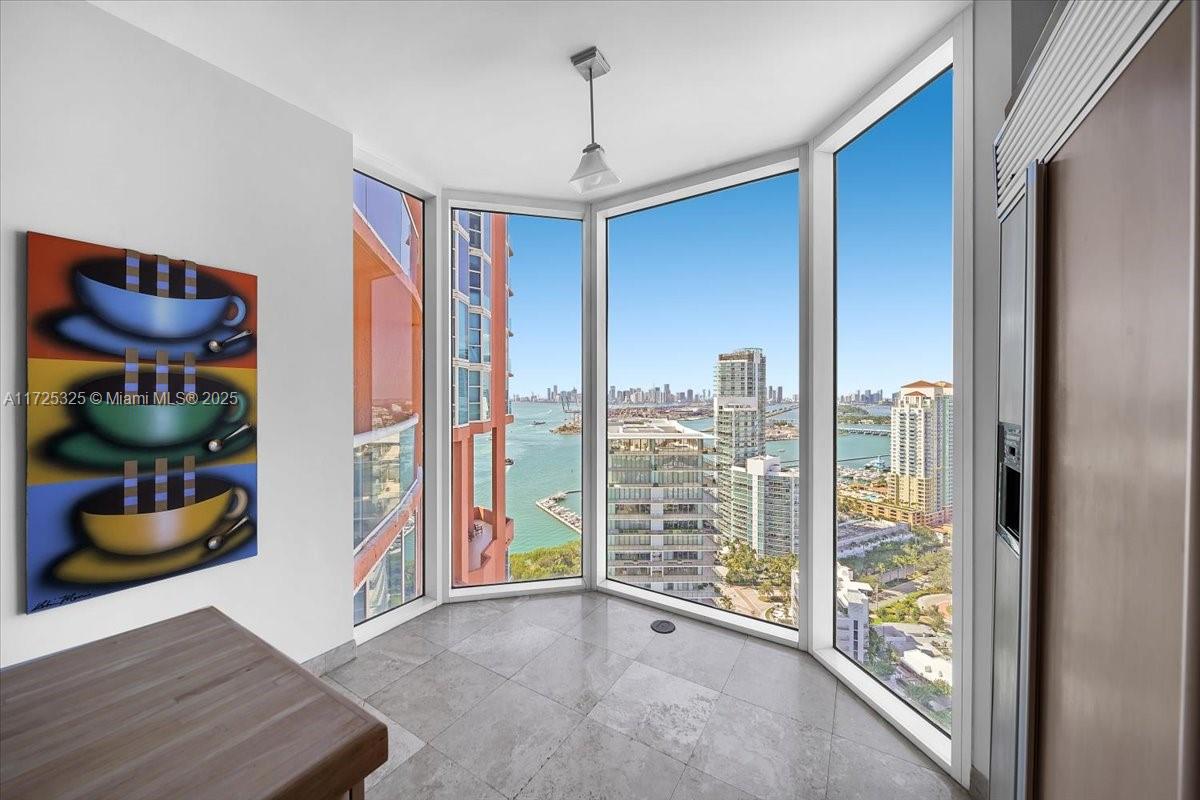 300 S Pointe Dr #3206, Miami Beach FL 33139