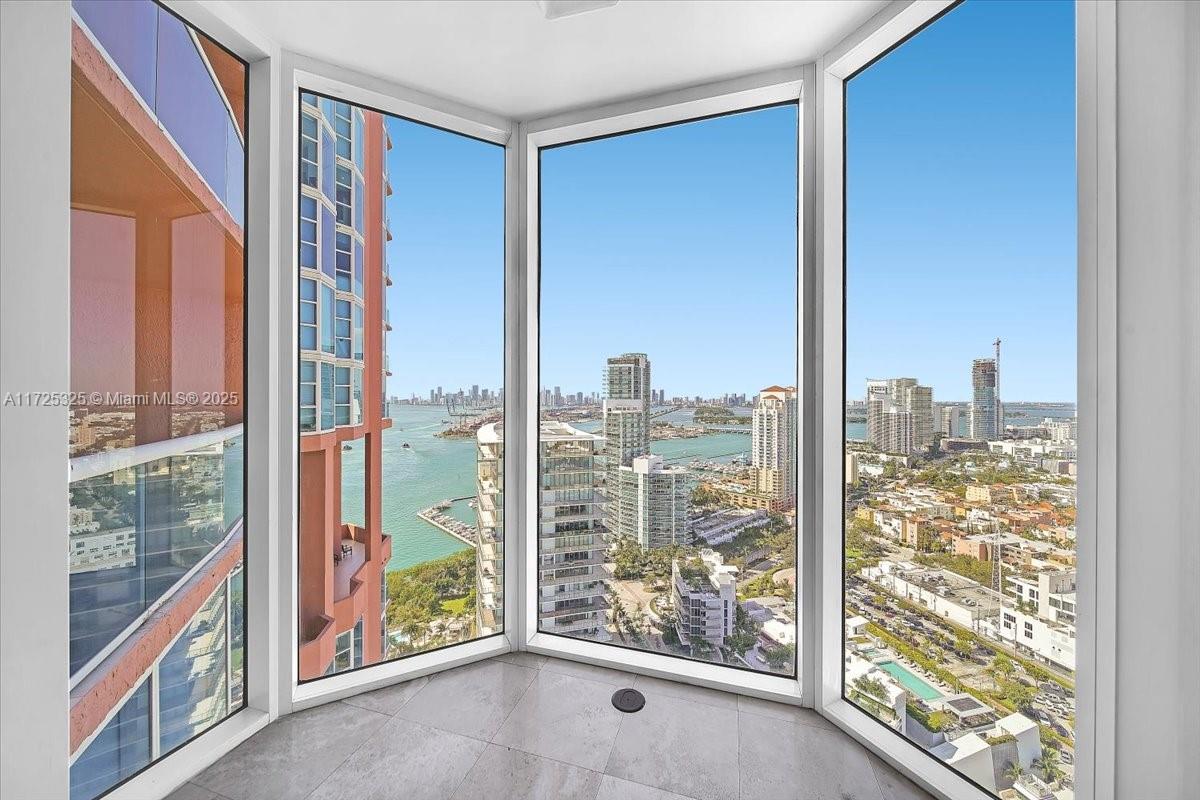 300 S Pointe Dr #3206, Miami Beach FL 33139