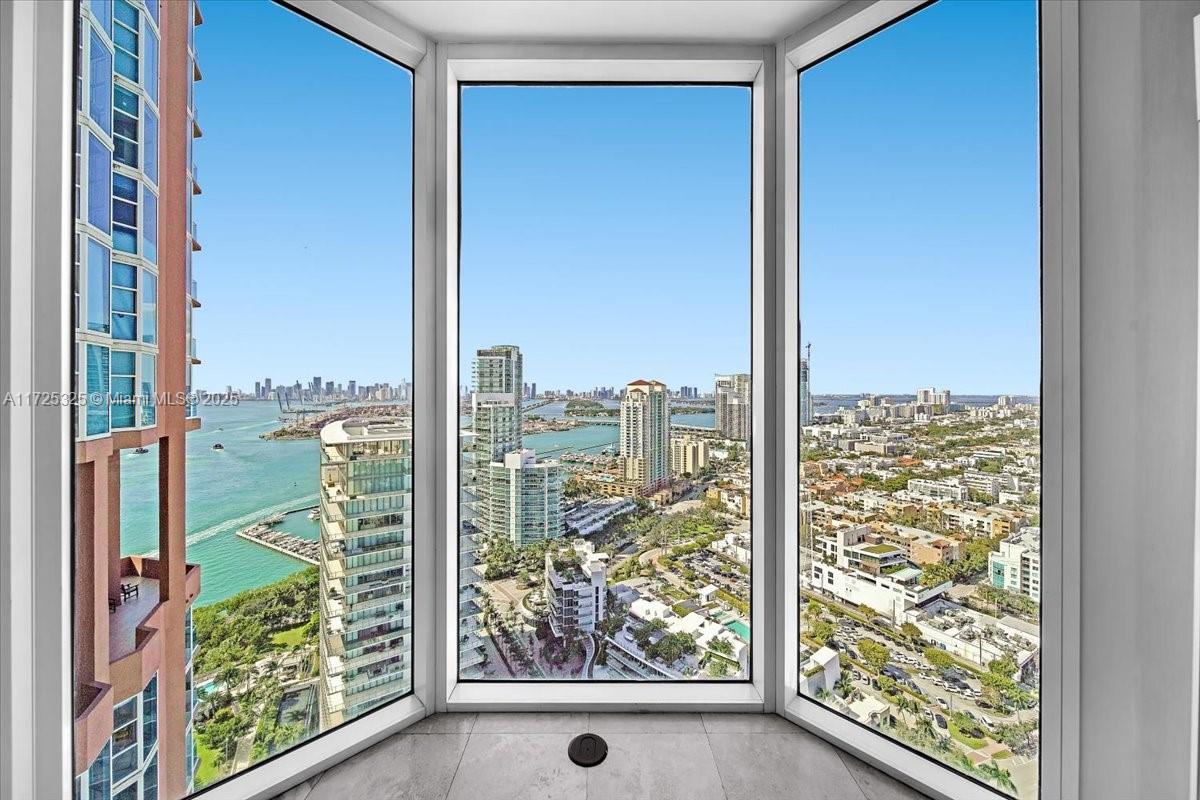 300 S Pointe Dr #3206, Miami Beach FL 33139