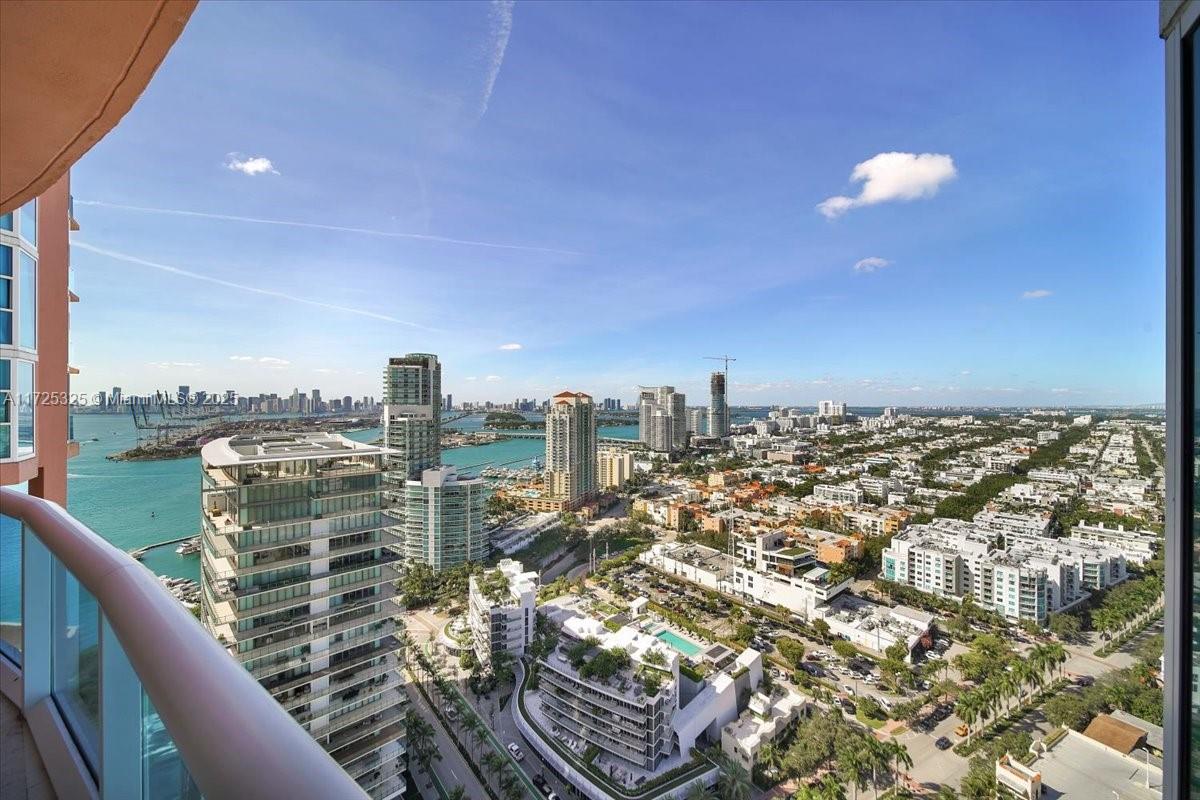 300 S Pointe Dr #3206, Miami Beach FL 33139