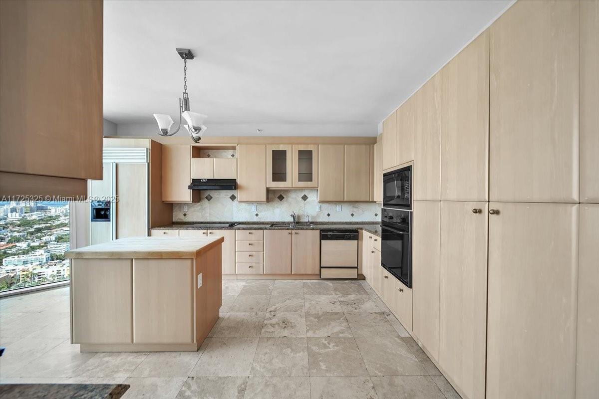 300 S Pointe Dr #3206, Miami Beach FL 33139