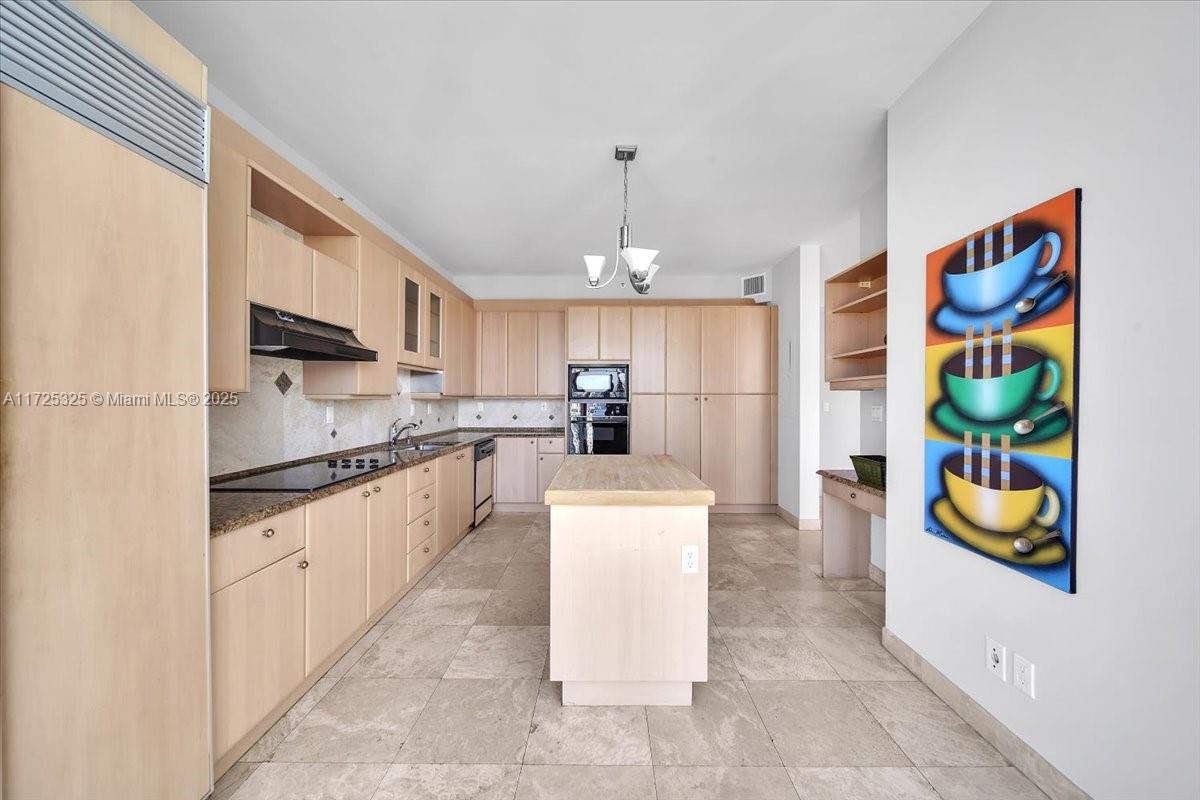 300 S Pointe Dr #3206, Miami Beach FL 33139