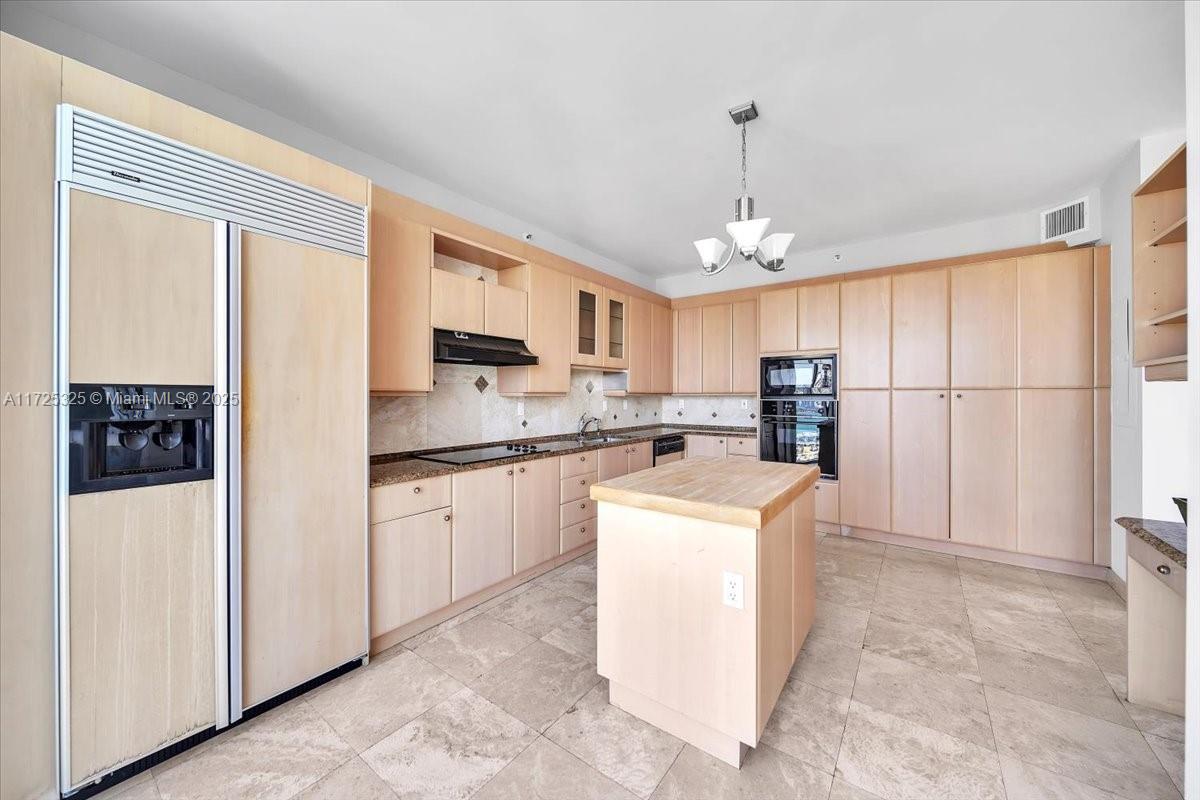 300 S Pointe Dr #3206, Miami Beach FL 33139