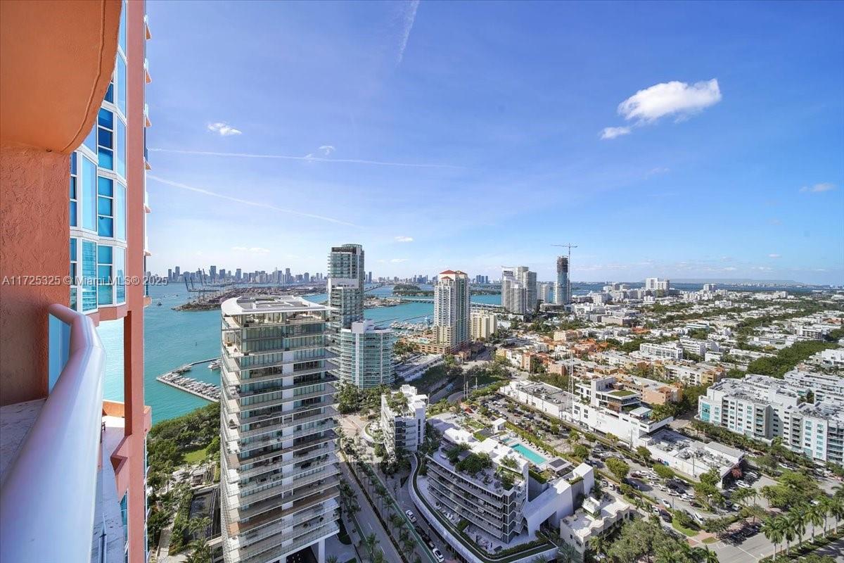 300 S Pointe Dr #3206, Miami Beach FL 33139