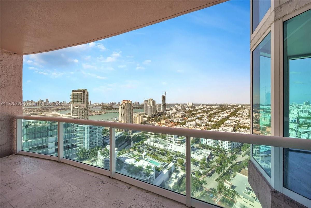 300 S Pointe Dr #3206, Miami Beach FL 33139