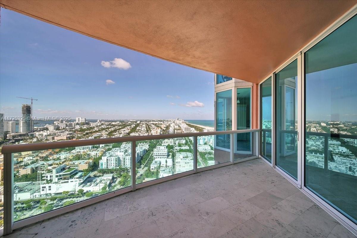 300 S Pointe Dr #3206, Miami Beach FL 33139
