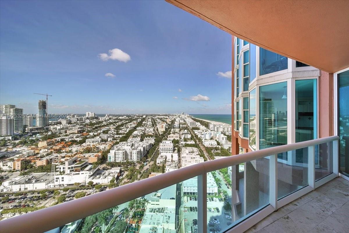 300 S Pointe Dr #3206, Miami Beach FL 33139