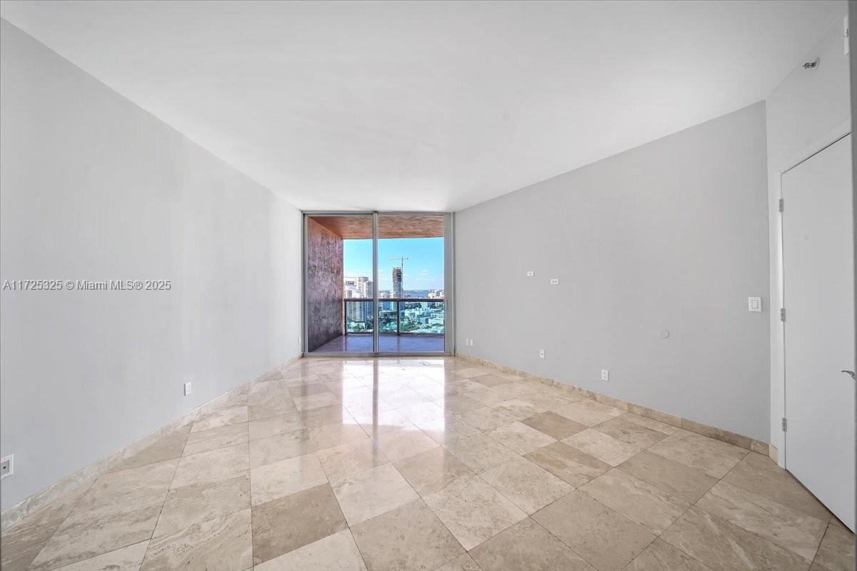 300 S Pointe Dr #3206, Miami Beach FL 33139