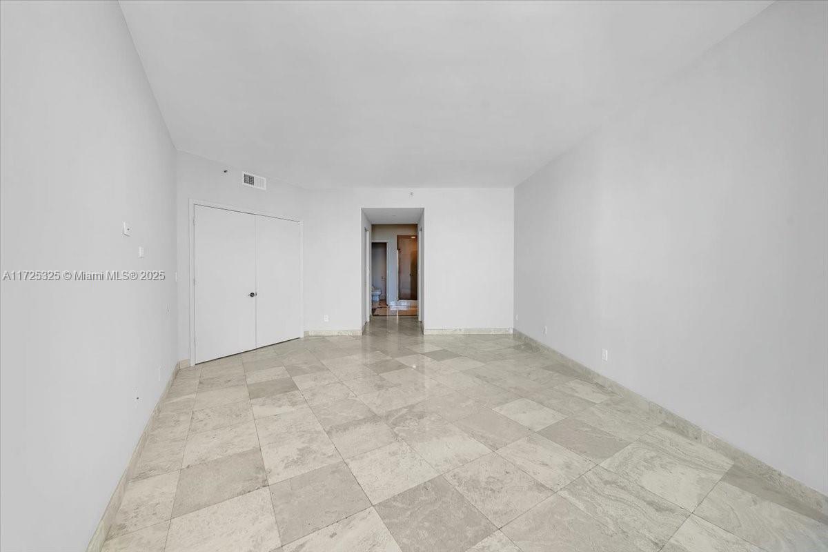 300 S Pointe Dr #3206, Miami Beach FL 33139