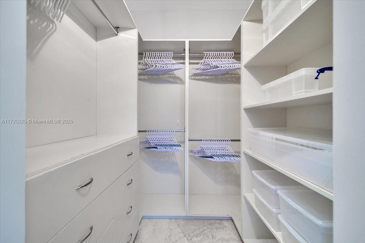 300 S Pointe Dr #3206, Miami Beach FL 33139