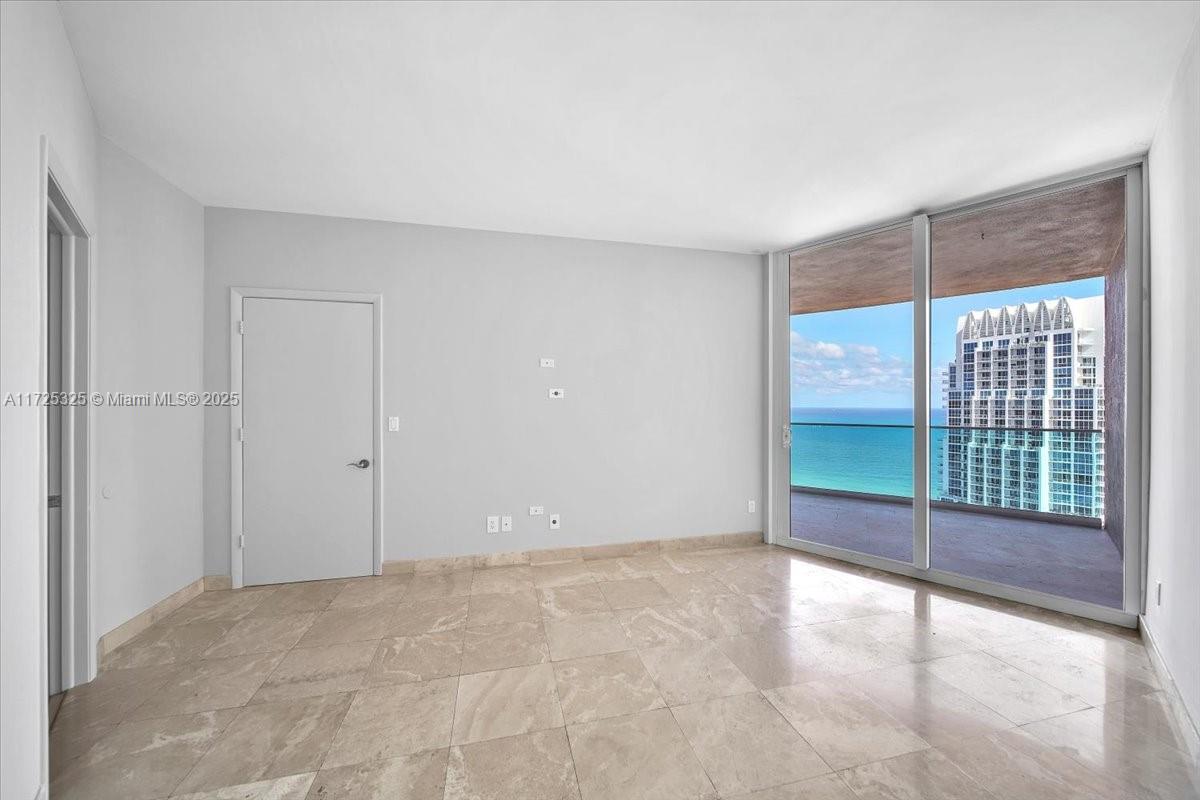 300 S Pointe Dr #3206, Miami Beach FL 33139