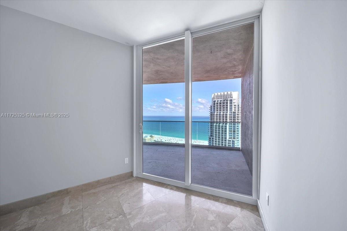 300 S Pointe Dr #3206, Miami Beach FL 33139