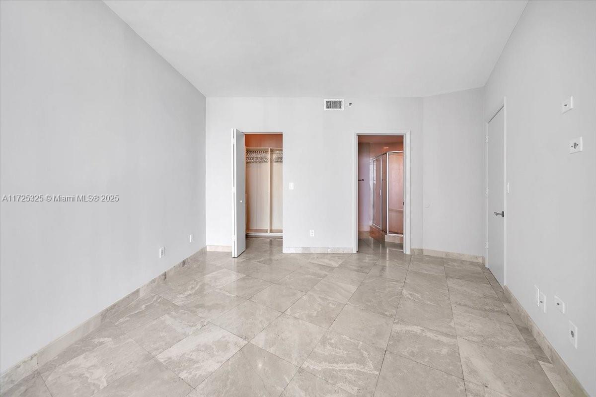 300 S Pointe Dr #3206, Miami Beach FL 33139
