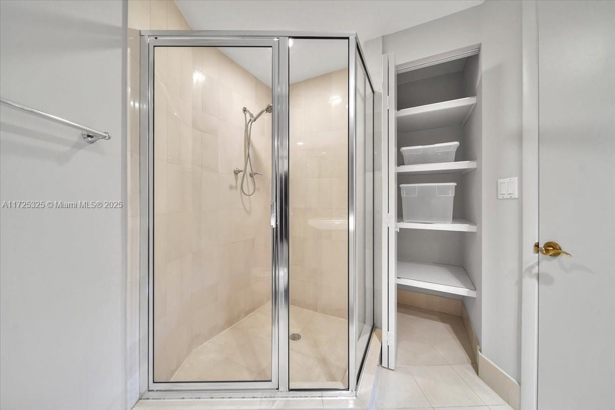 300 S Pointe Dr #3206, Miami Beach FL 33139