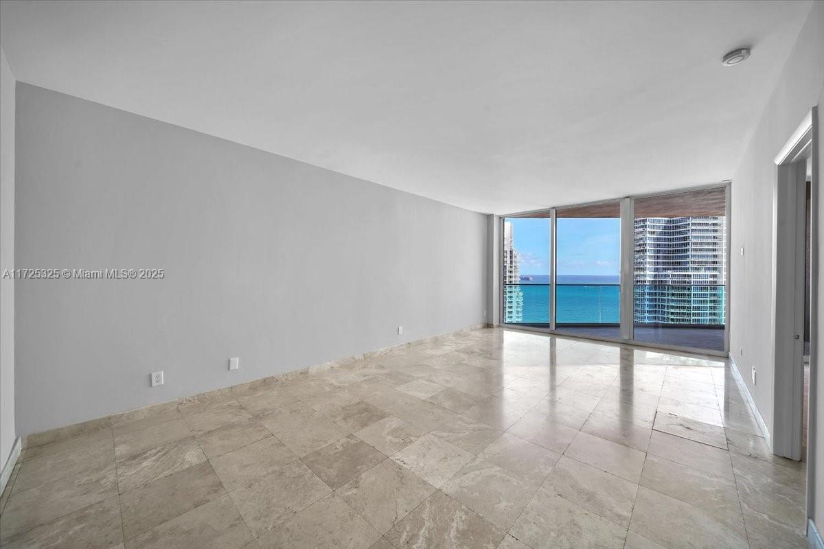 300 S Pointe Dr #3206, Miami Beach FL 33139