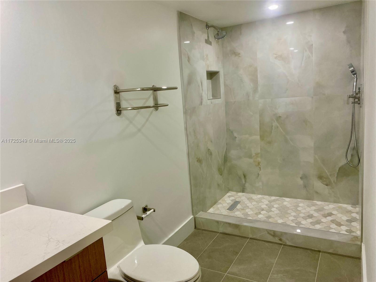 2951 S Bayshore Dr #913, Miami FL 33133