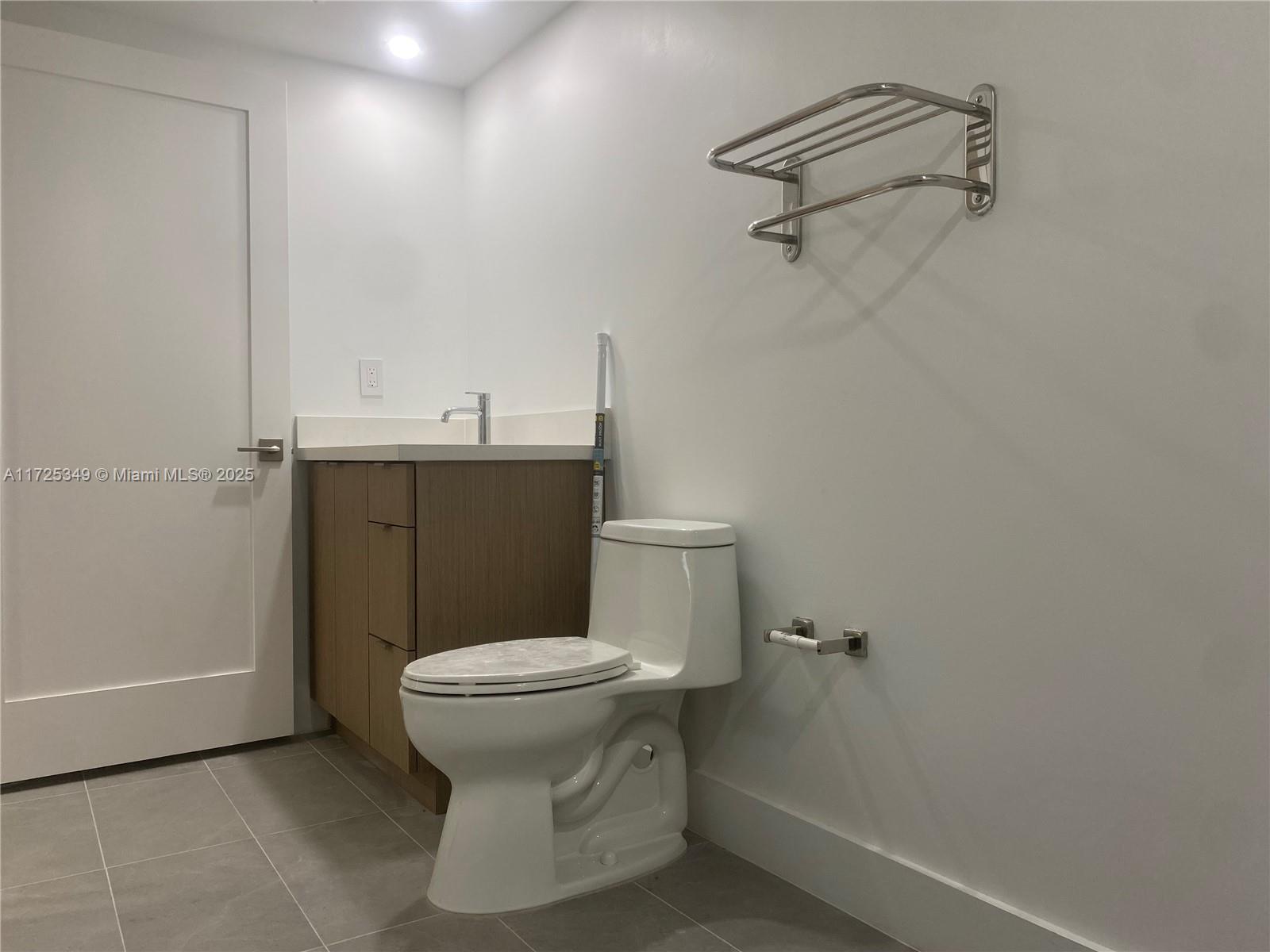 2951 S Bayshore Dr #913, Miami FL 33133