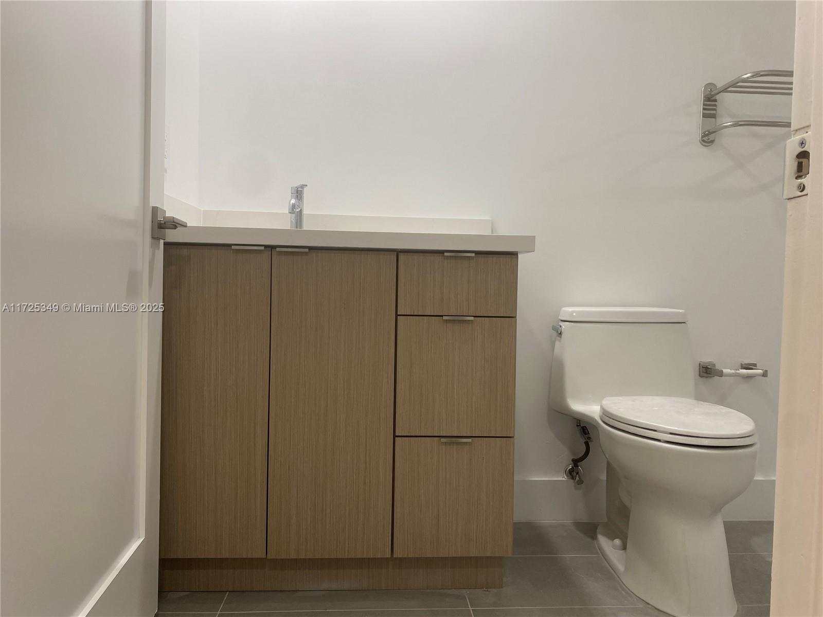 2951 S Bayshore Dr #913, Miami FL 33133