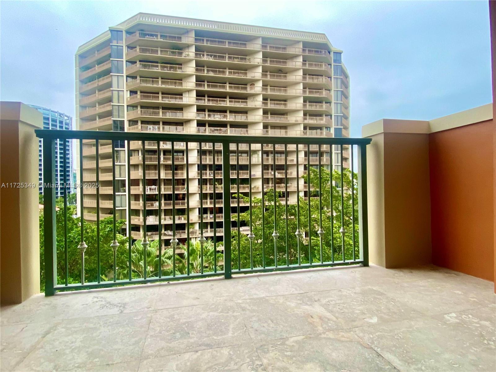 2951 S Bayshore Dr #913, Miami FL 33133