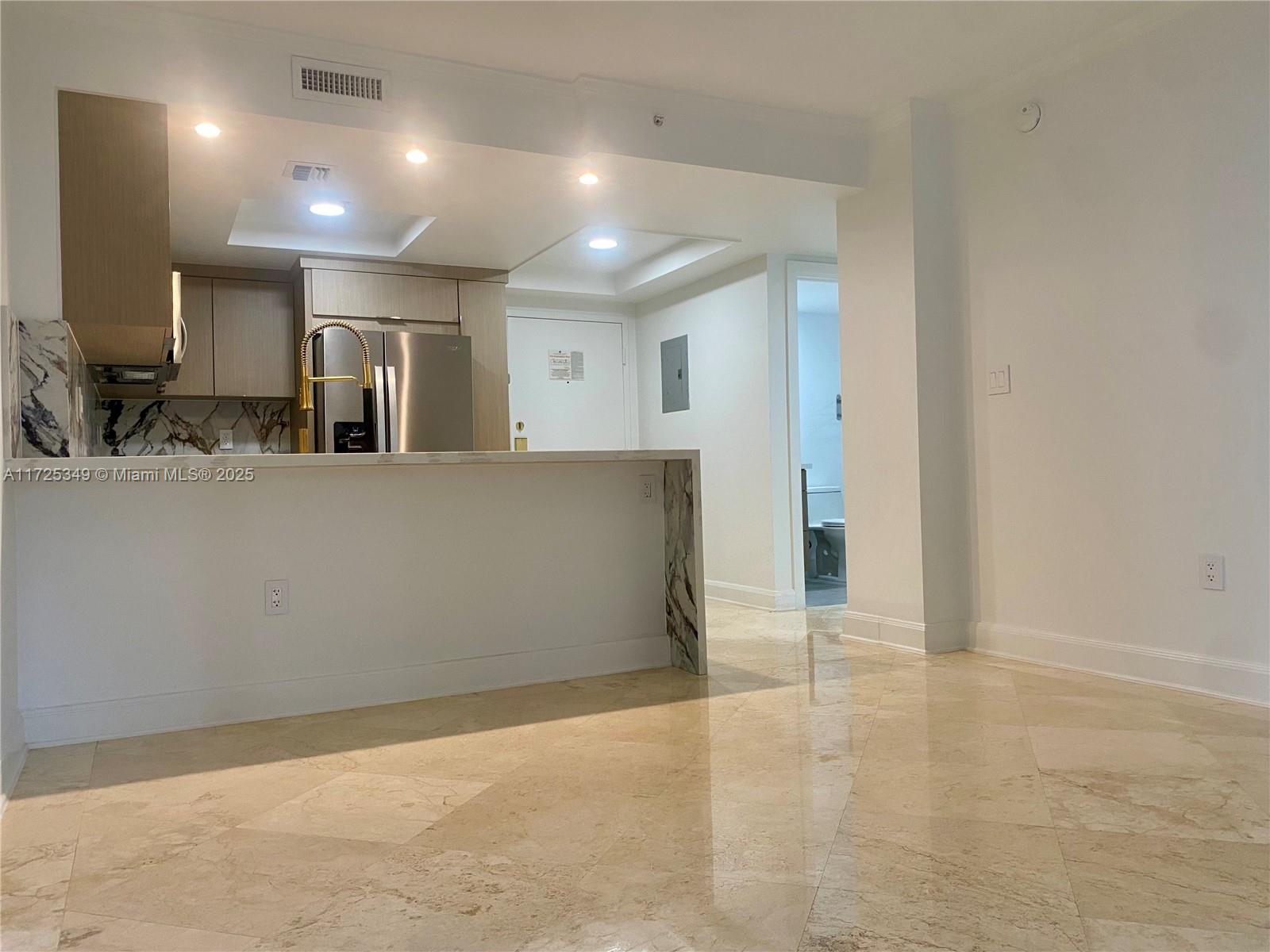 2951 S Bayshore Dr #913, Miami FL 33133
