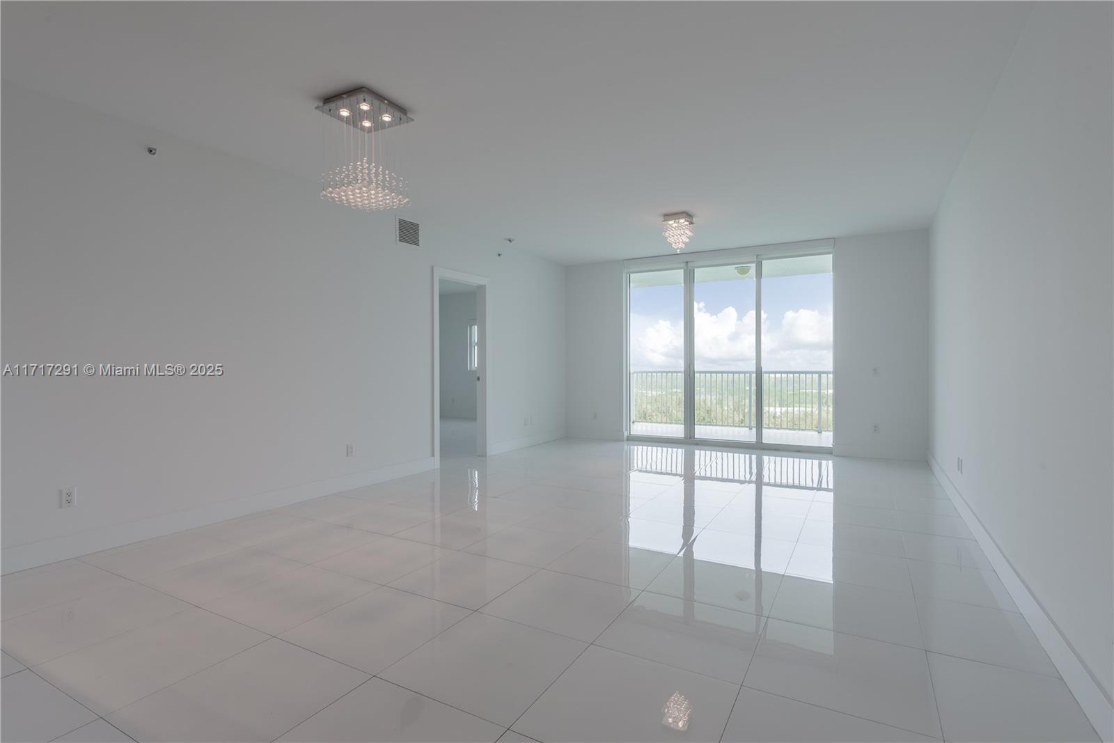 14951 Royal Oaks Ln Unit 2105, North Miami, Florida 33181