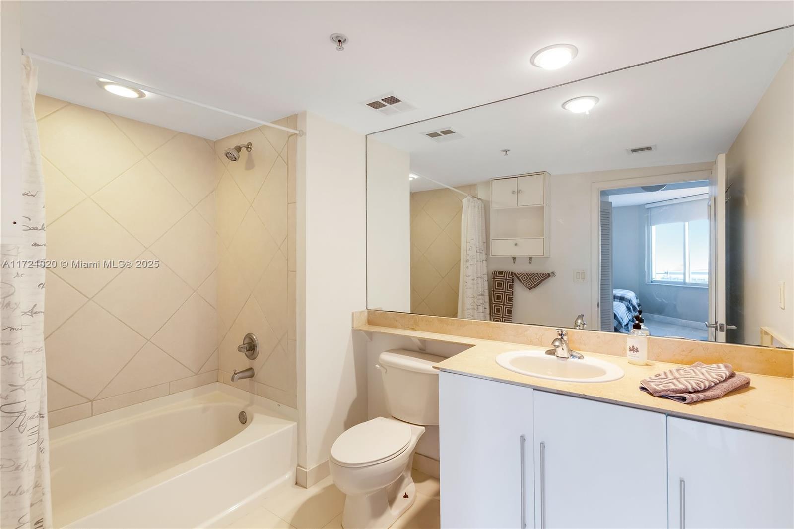 335 S Biscayne Blvd #1505, Miami FL 33131