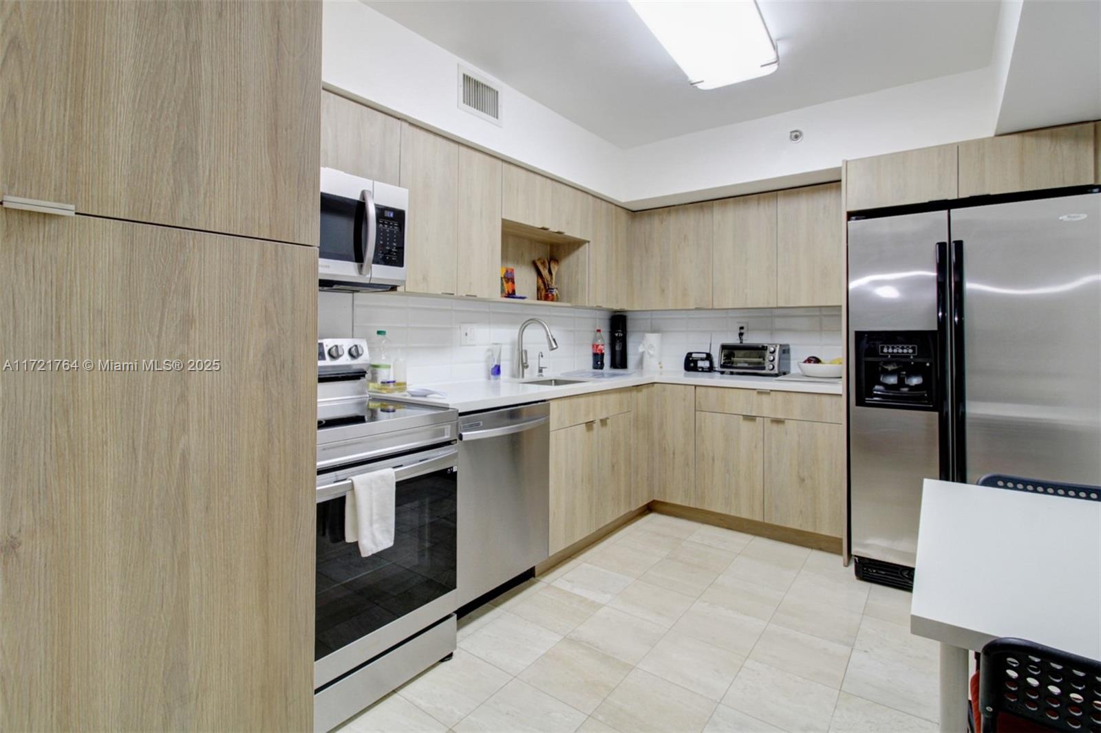 3600 E Mystic Pointe Dr #1617, Aventura FL 33180