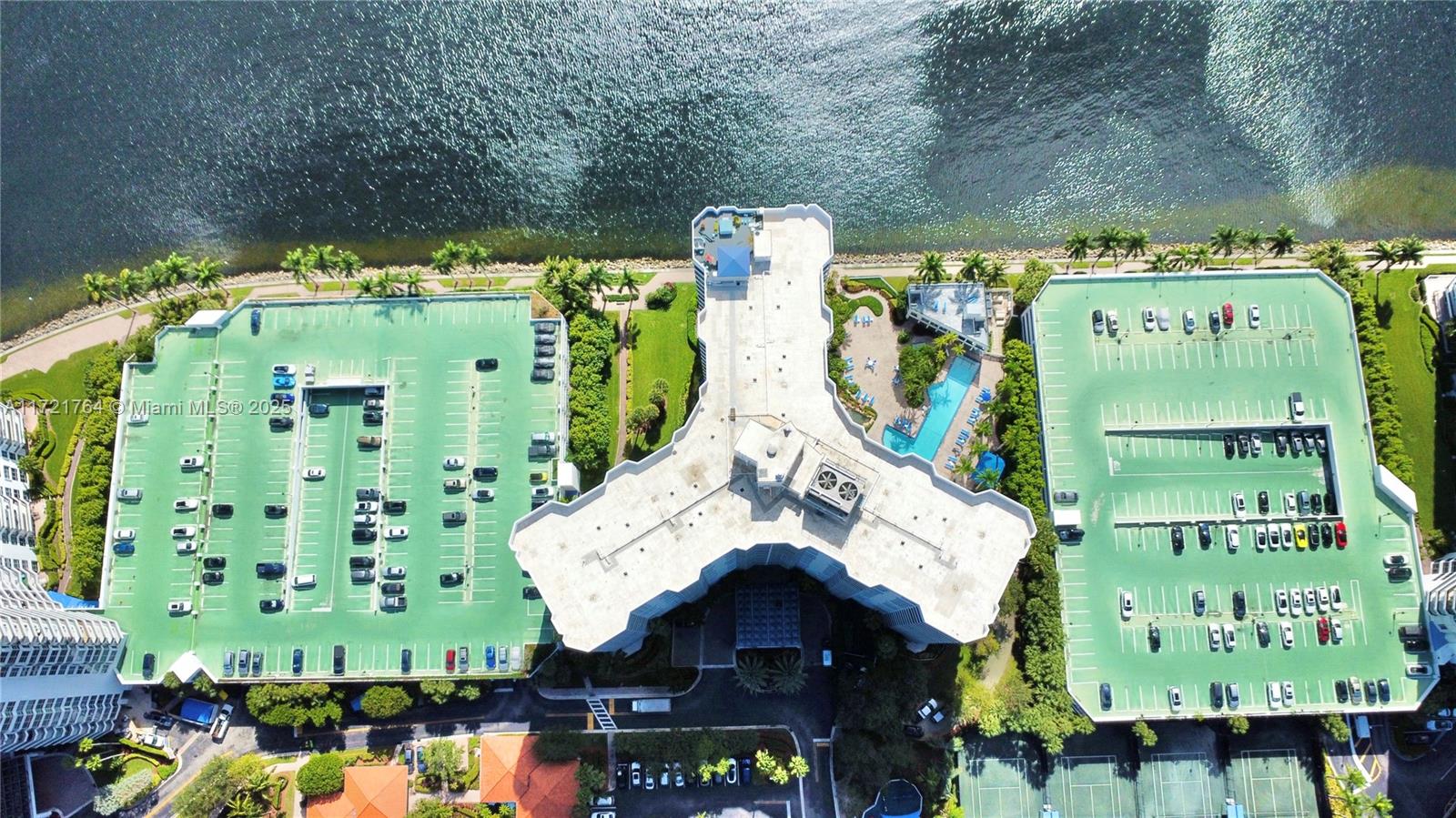 3600 E Mystic Pointe Dr #1617, Aventura FL 33180