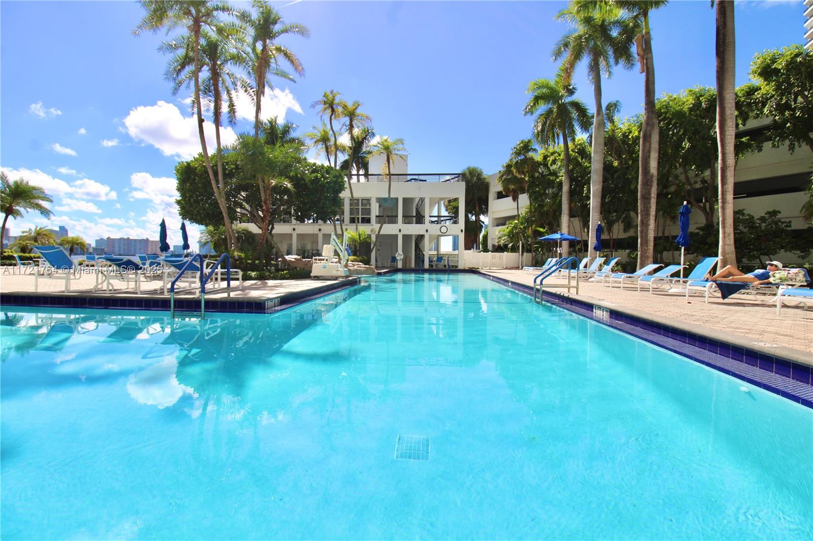 3600 E Mystic Pointe Dr #1617, Aventura FL 33180