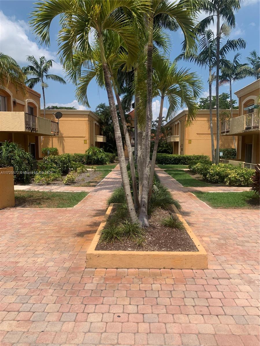 Residential, Hialeah, Florida image 19