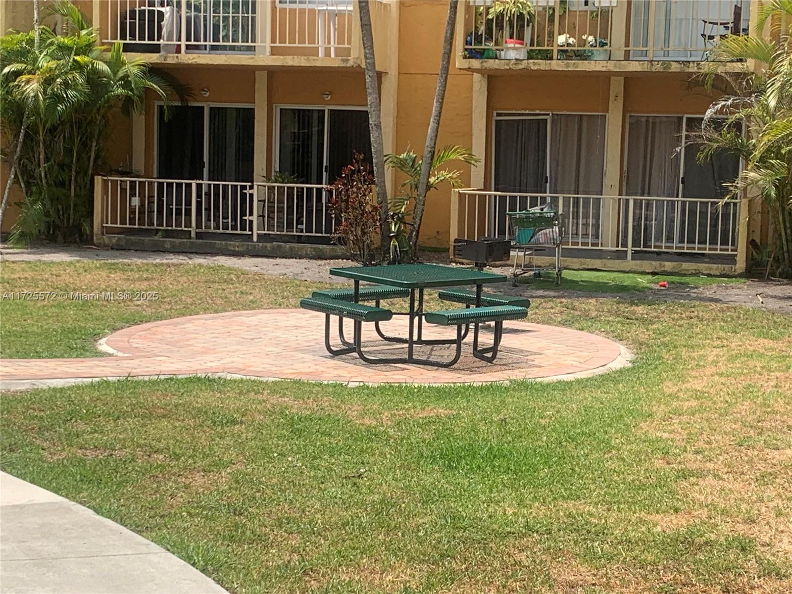 Residential, Hialeah, Florida image 21