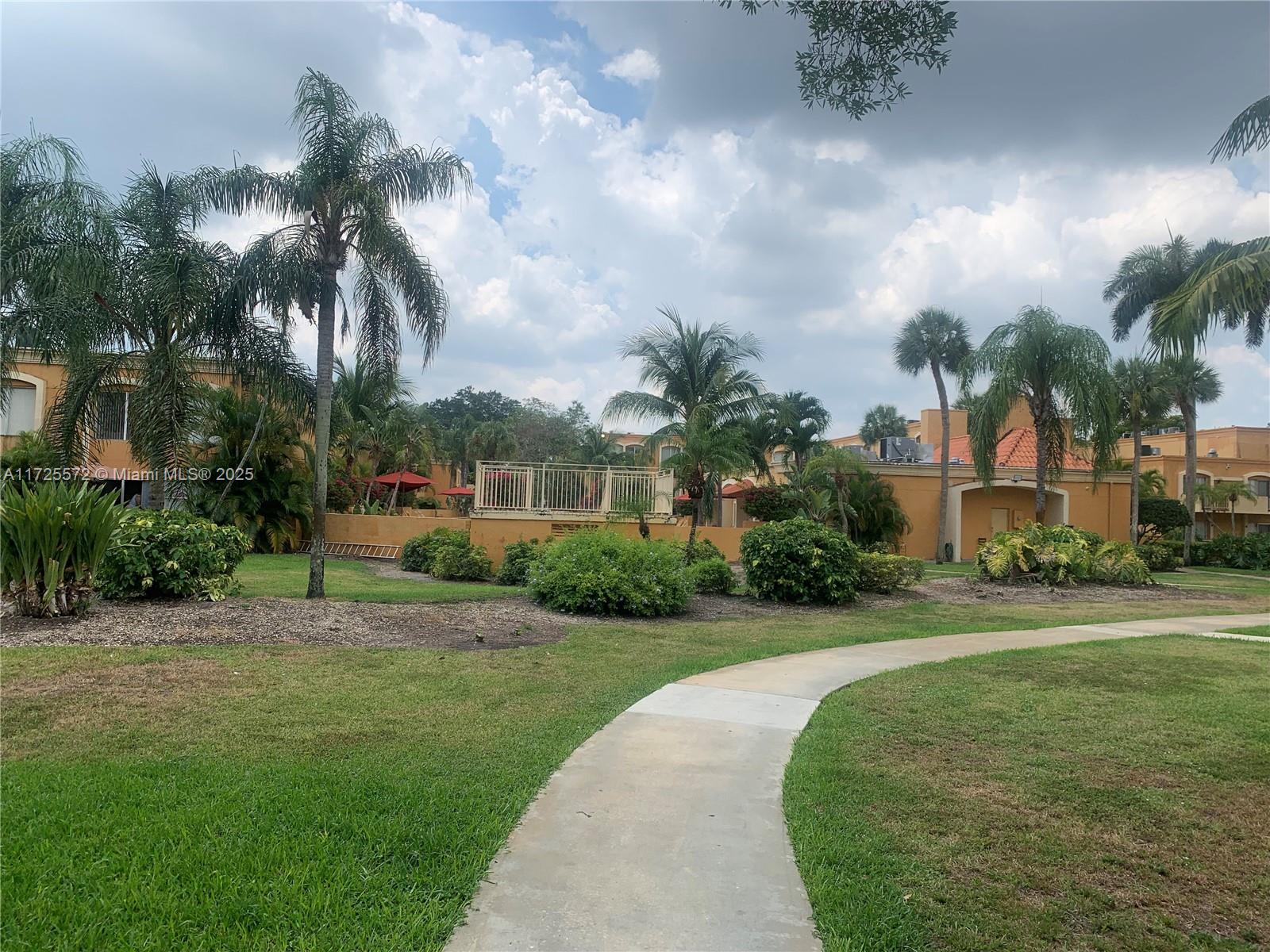 Residential, Hialeah, Florida image 27