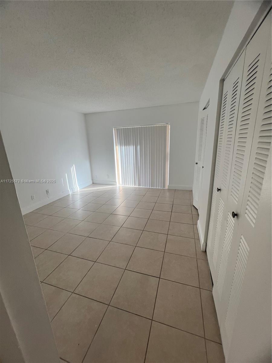 Residential, Hialeah, Florida image 3