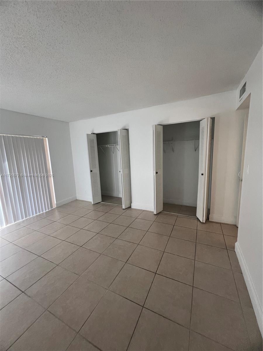 Residential, Hialeah, Florida image 6