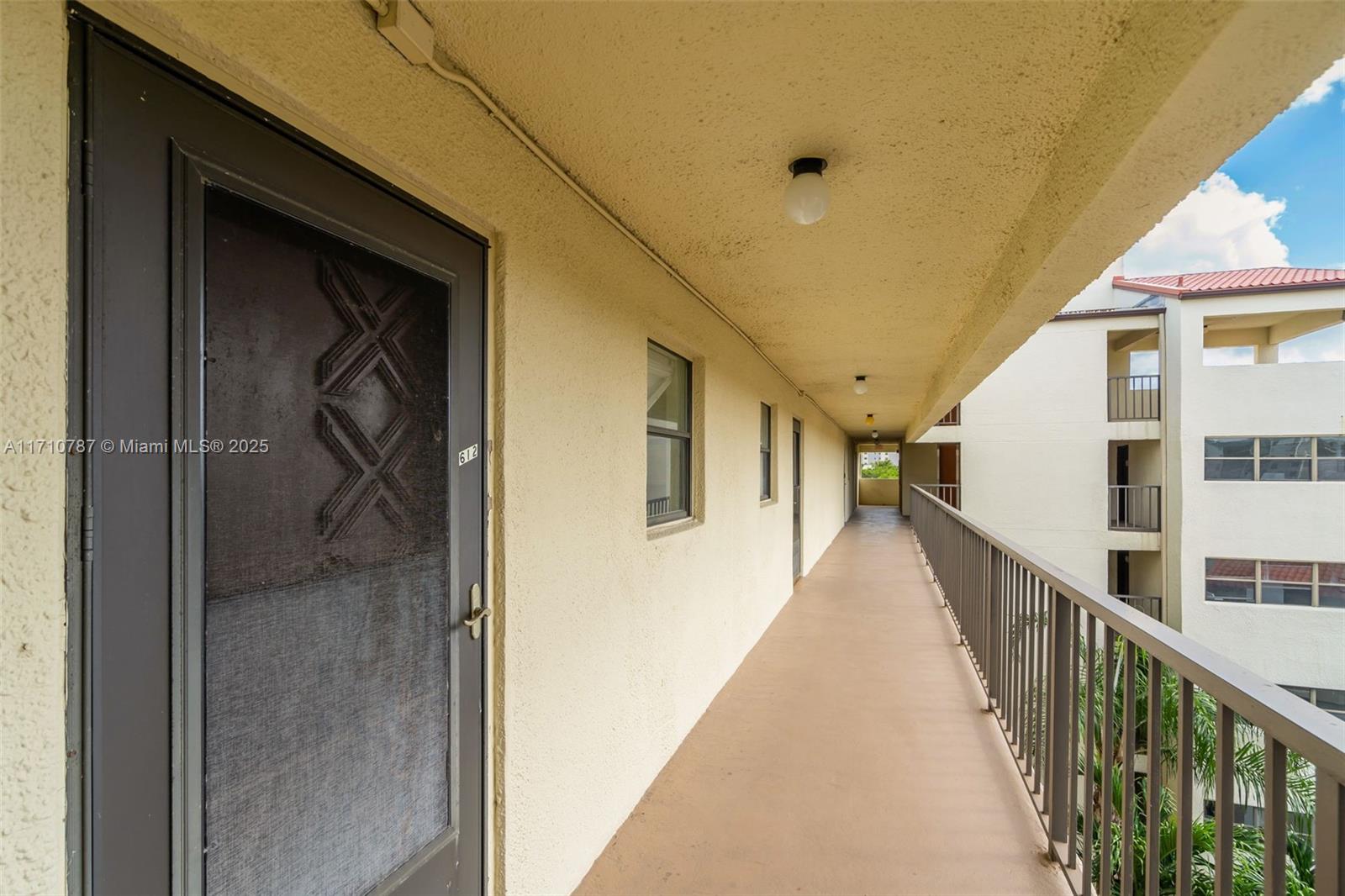 2309 S Cypress Bend Dr #612C, Pompano Beach, Florida image 25