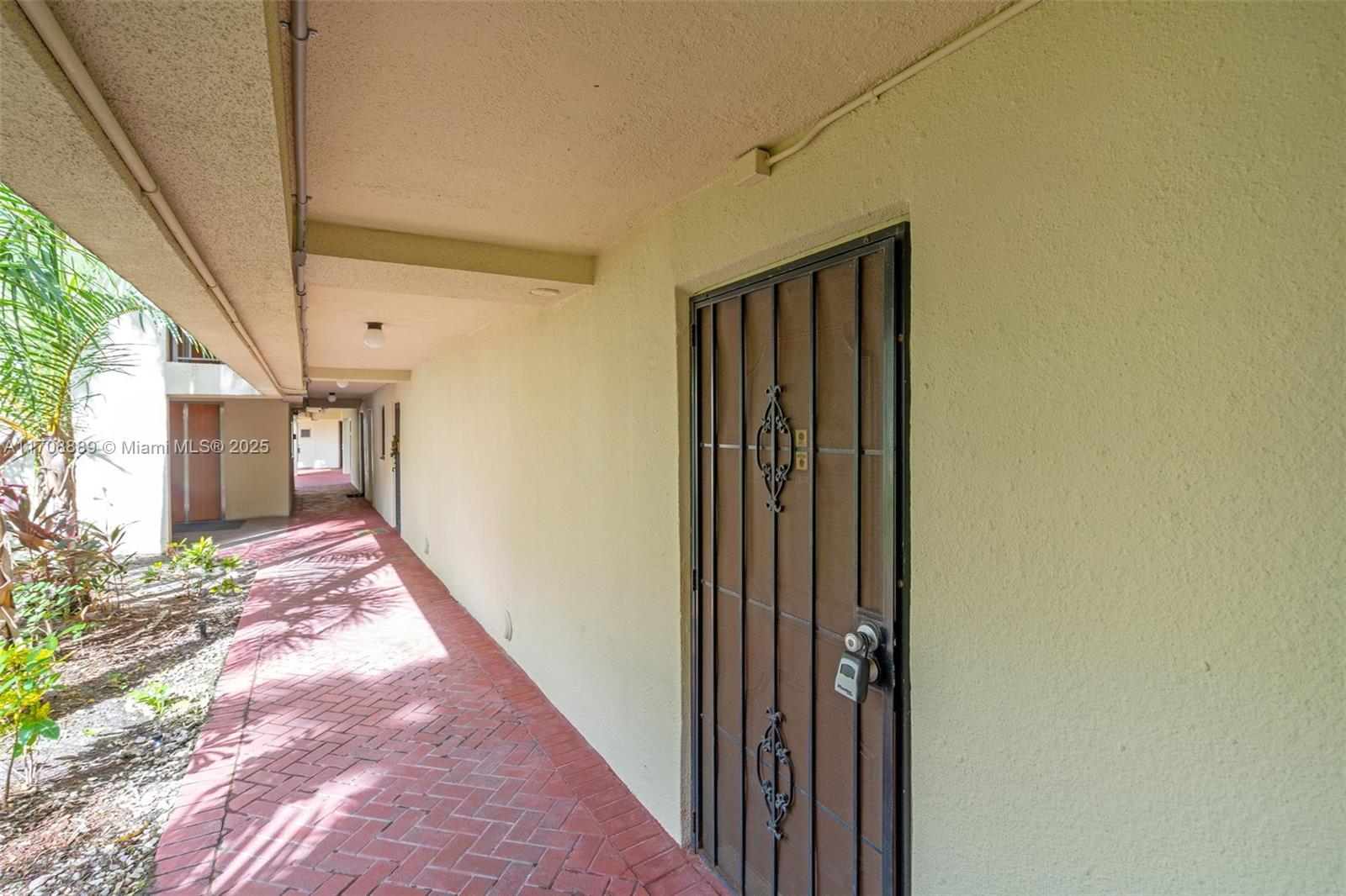 2304 S Cypress Bend Dr #113, Pompano Beach, Florida image 10