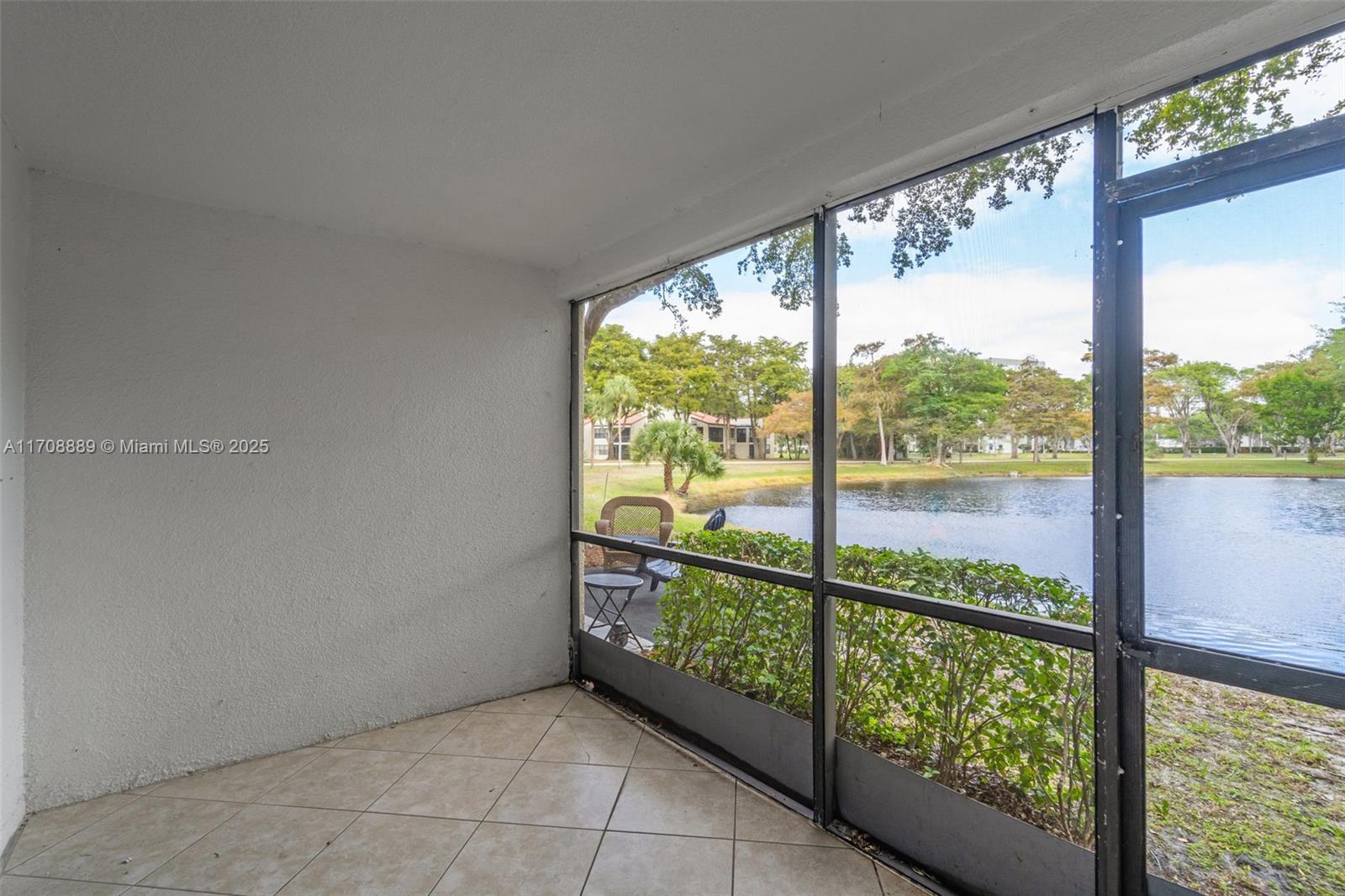 2304 S Cypress Bend Dr #113, Pompano Beach, Florida image 24