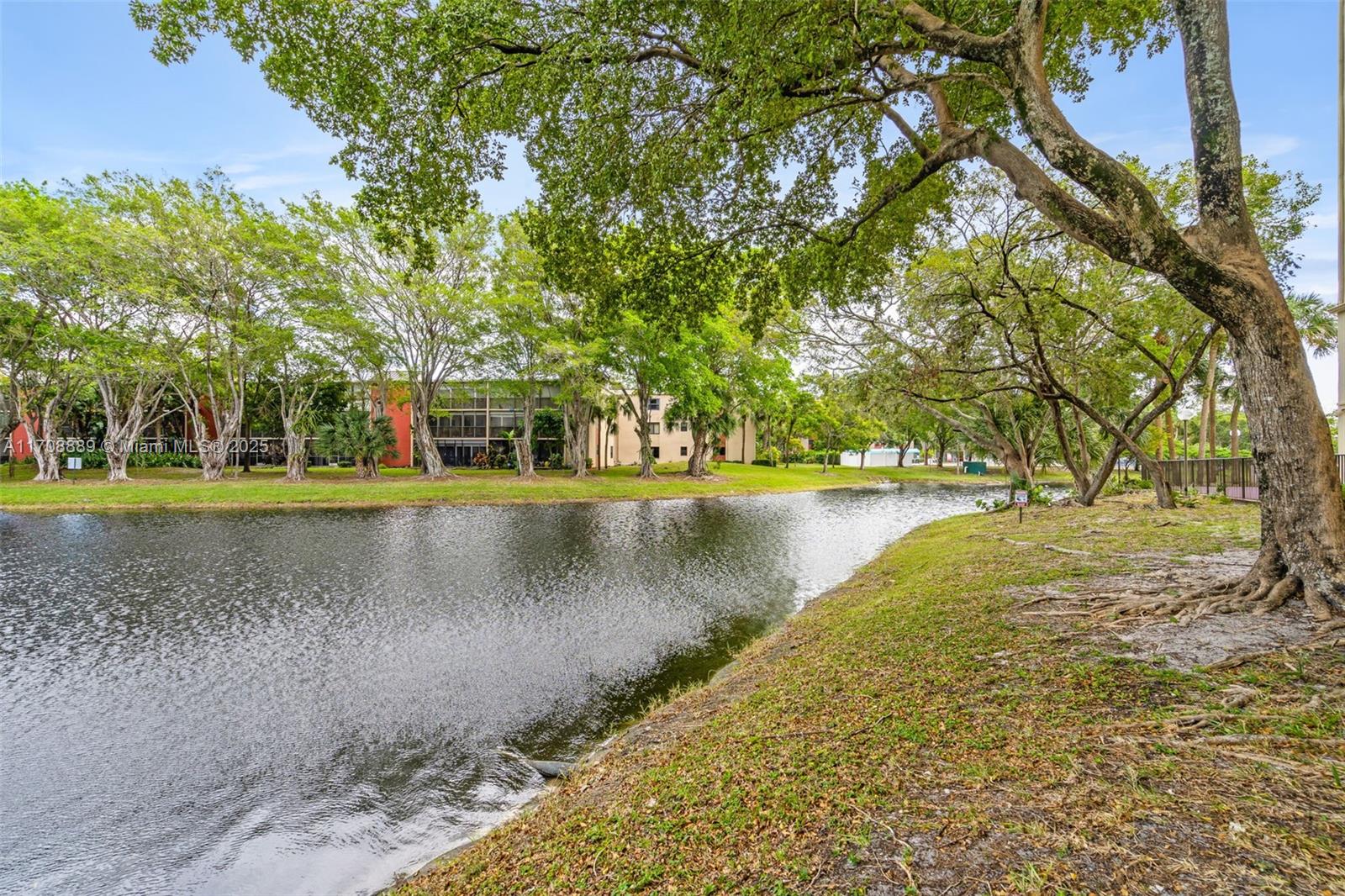 2304 S Cypress Bend Dr #113, Pompano Beach, Florida image 27