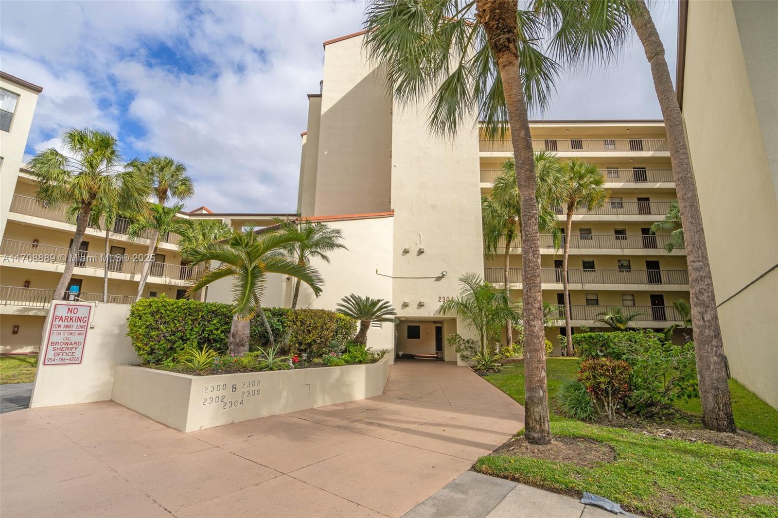 2304 S Cypress Bend Dr #113, Pompano Beach, Florida image 9