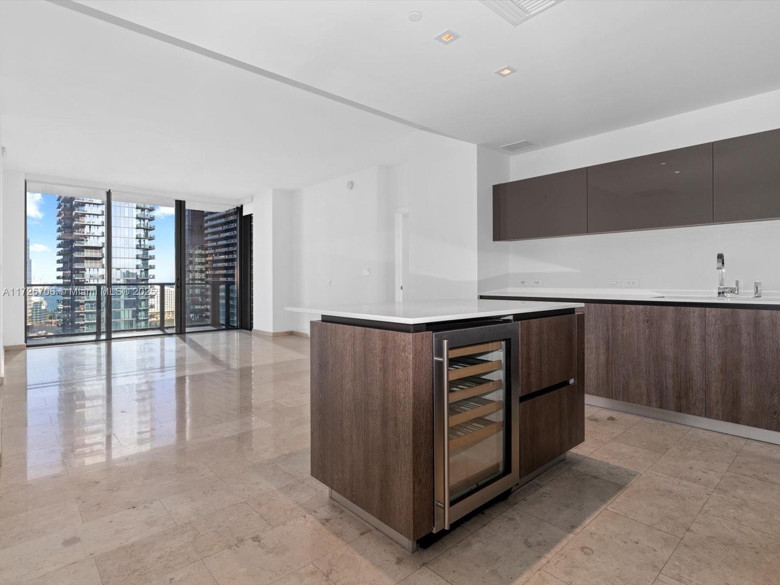 88 SW 7TH ST #2005, Miami FL 33130