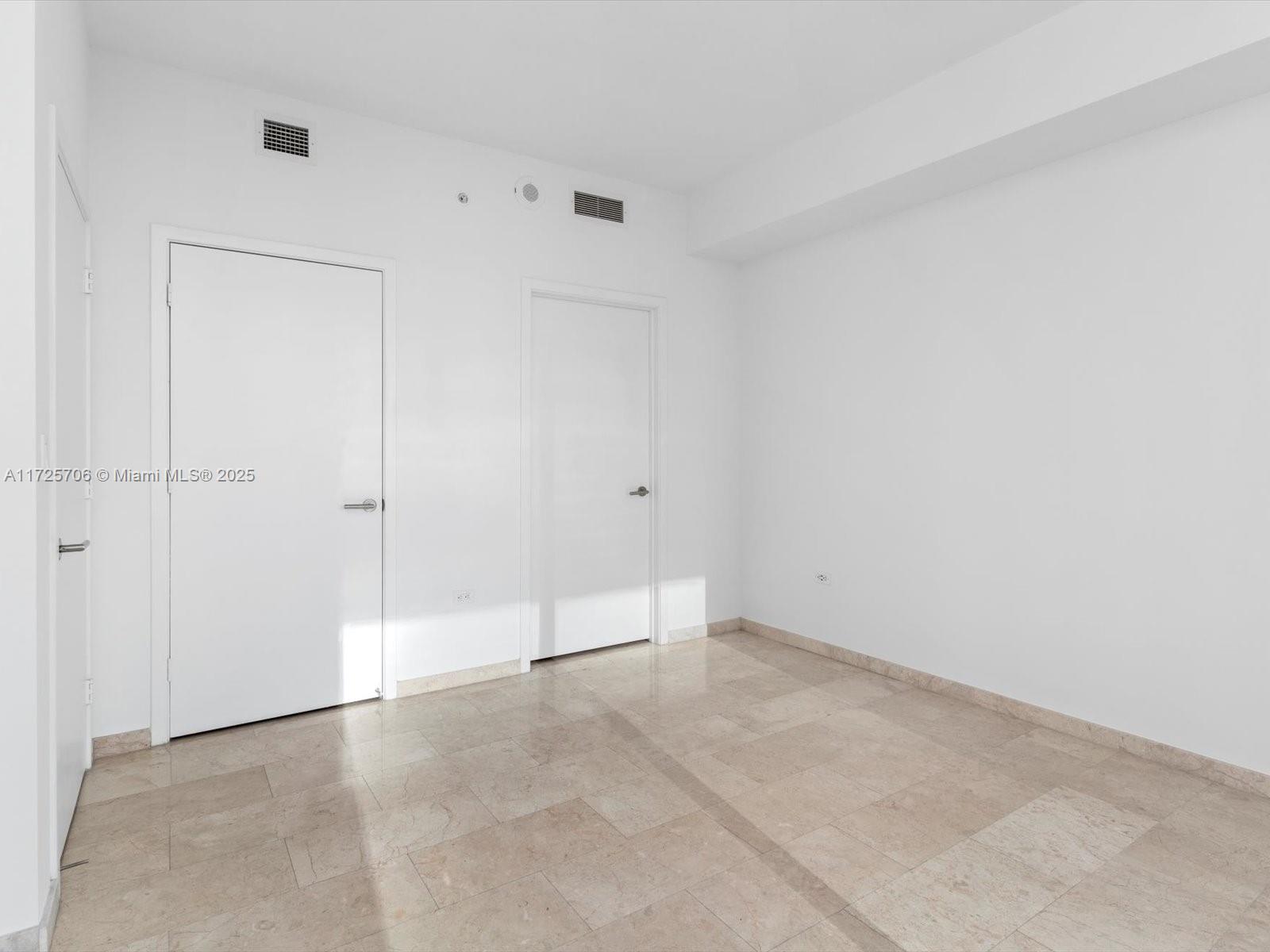 88 SW 7TH ST #2005, Miami FL 33130