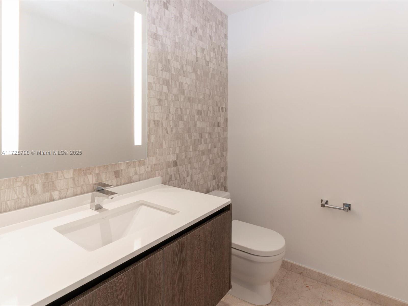 88 SW 7TH ST #2005, Miami FL 33130