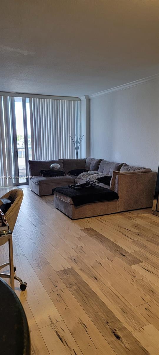 Listing Photo 12