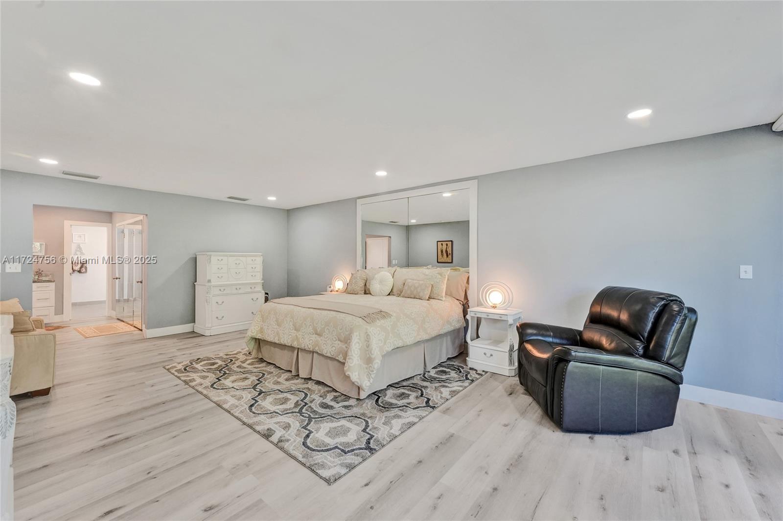 6799 Brookline Dr 6797A