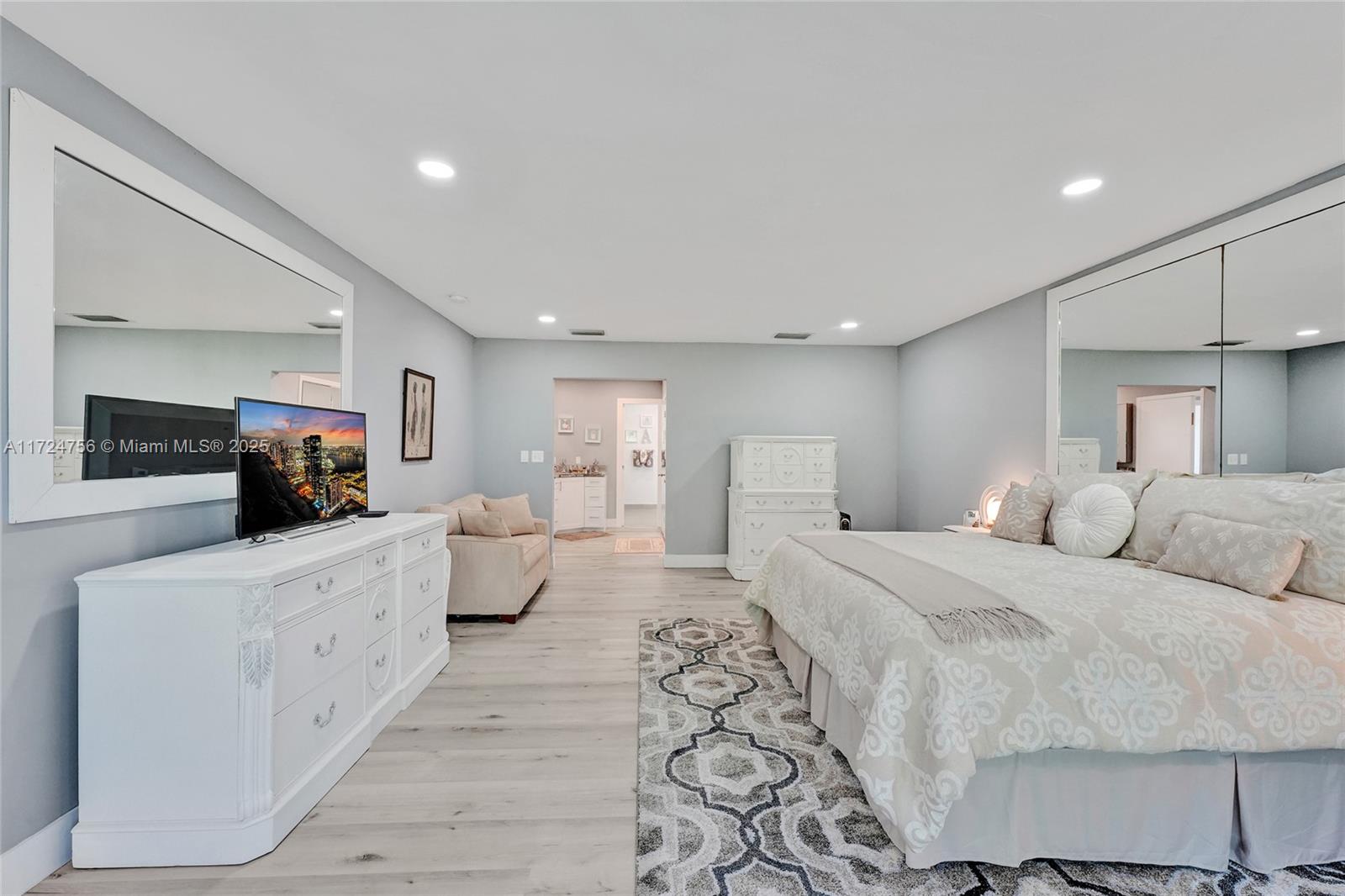 6799 Brookline Dr 6797A