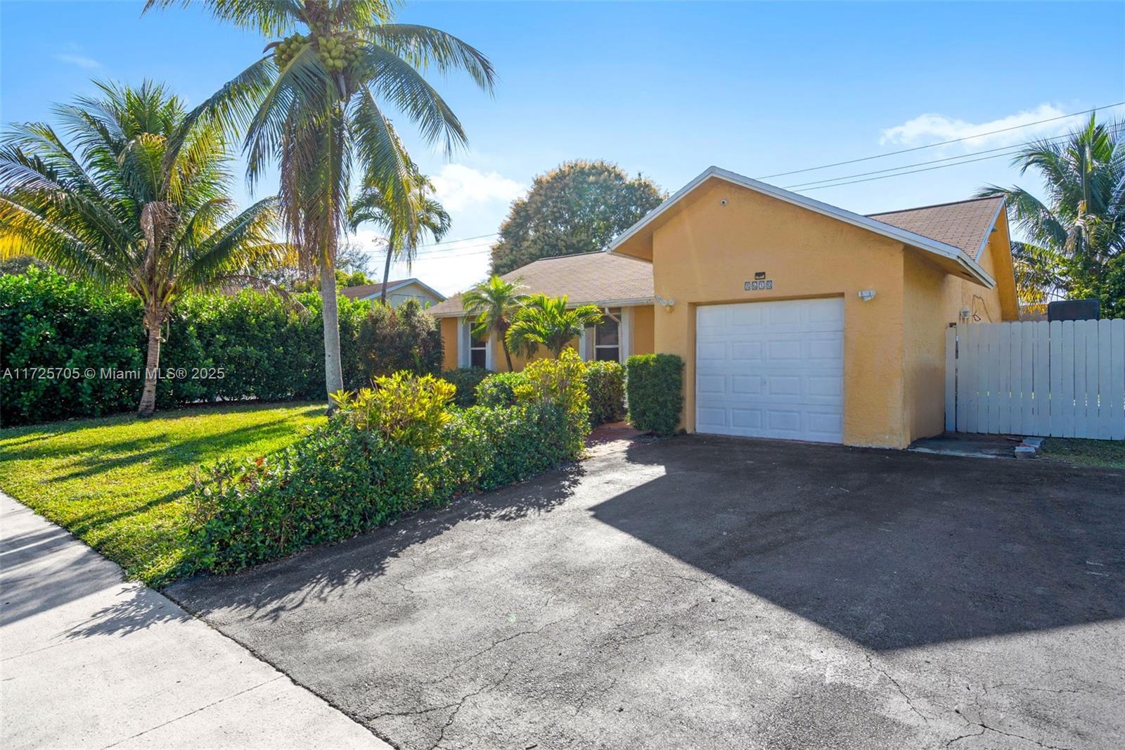 8610 NW 45th St, Lauderhill, Florida image 3