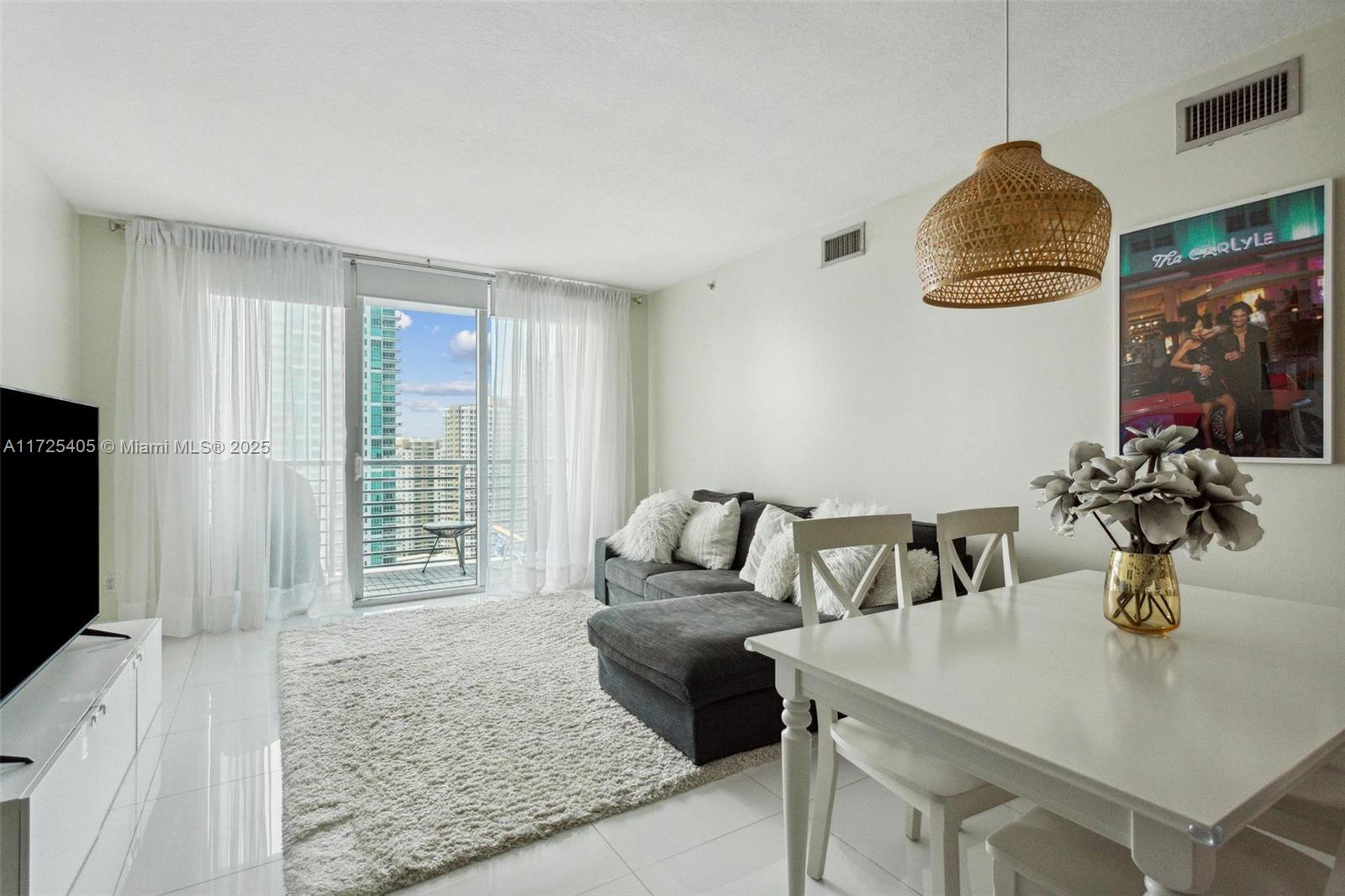 Prime investment opportunity in the heart of Downtown Miami! This stunning 2-bedroom, 2-bathroom condo offers breathtaking unobstructed water views, white tile floors, an openconcept layout, stainless steel appliances in the kitchen, and a spacious balcony overlooking the bay and Downtown/Brickell skyline. Currently rented through January 2025,
providing immediate rental income. The building boasts resort-style amenities, including two pools, a fitness center, a clubroom, a jacuzzi, a business center, 24-hour security,
valet, and on-site dining options. Its unbeatable location is within walking distance of Whole Foods, top restaurants, the Kaseya Center, Bayside Park, and more, with easy access
to Brickell, Midtown, Miami Beach, and the Metromover right across the street. Must see!